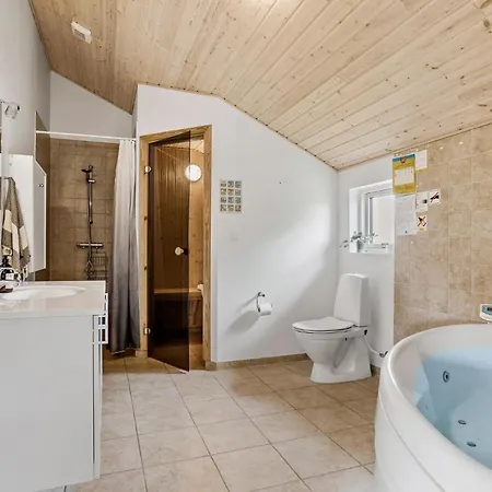 Luxurious In With Sauna Vakantiehuis *