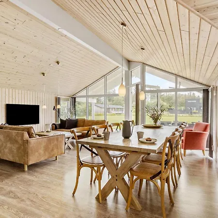 Vakantiehuis Luxurious In With Sauna
